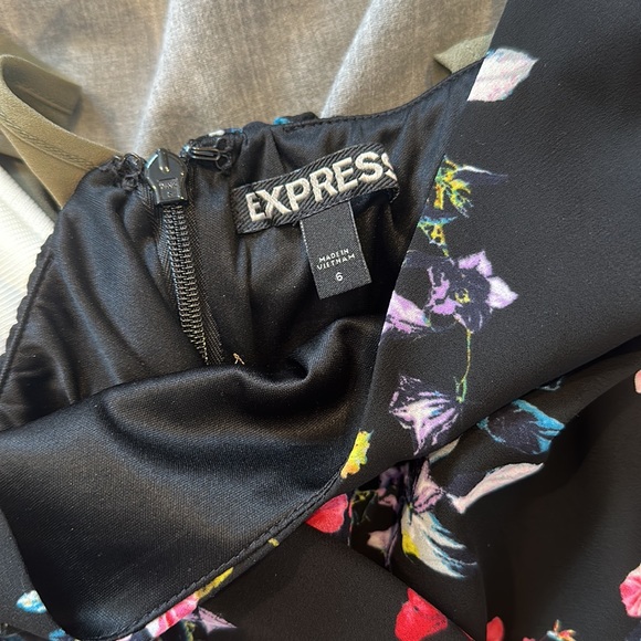Express Mini Floral Dress 💐 - Picture 4 of 4